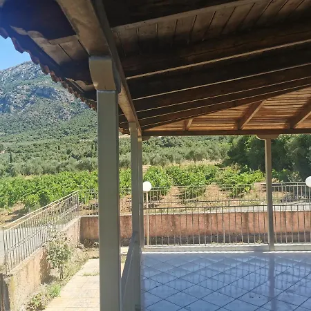 εφχαριστη βιλα με εσωτερικο τζακι * Kyparissia