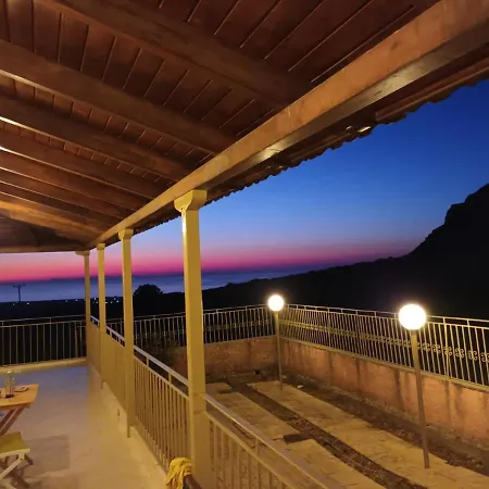 εφχαριστη βιλα με εσωτερικο τζακι Villa Kyparissia